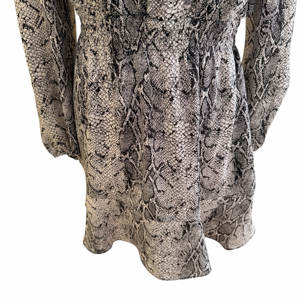 Banana Republic Cream/Black Snake Print Fit and Flare Surplice Dress S Petite - Picture 4 of 10
